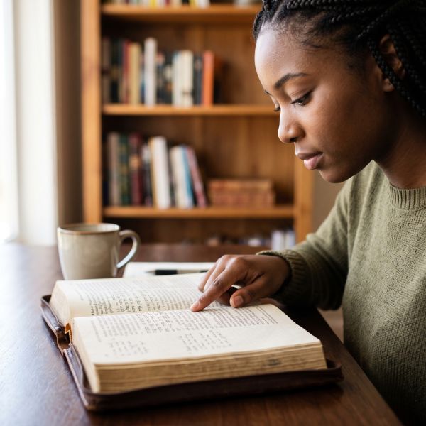 woman studying the bible